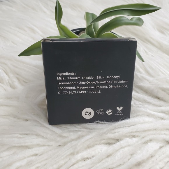 TASH Cosmetics Pressed Face Powder #03 - Picture 5 of 5